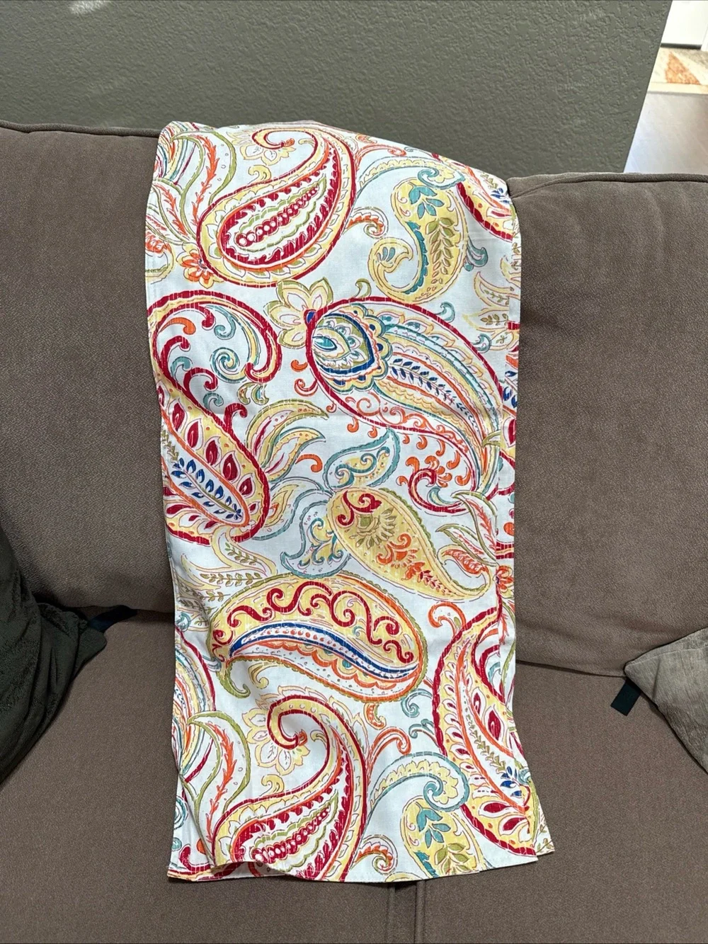 Paisley Pattern Table Runner Fieata Brand tag removed